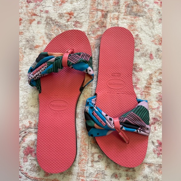 Havaianas Pink Sandals with Colorful Straps - Picture 1 of 1